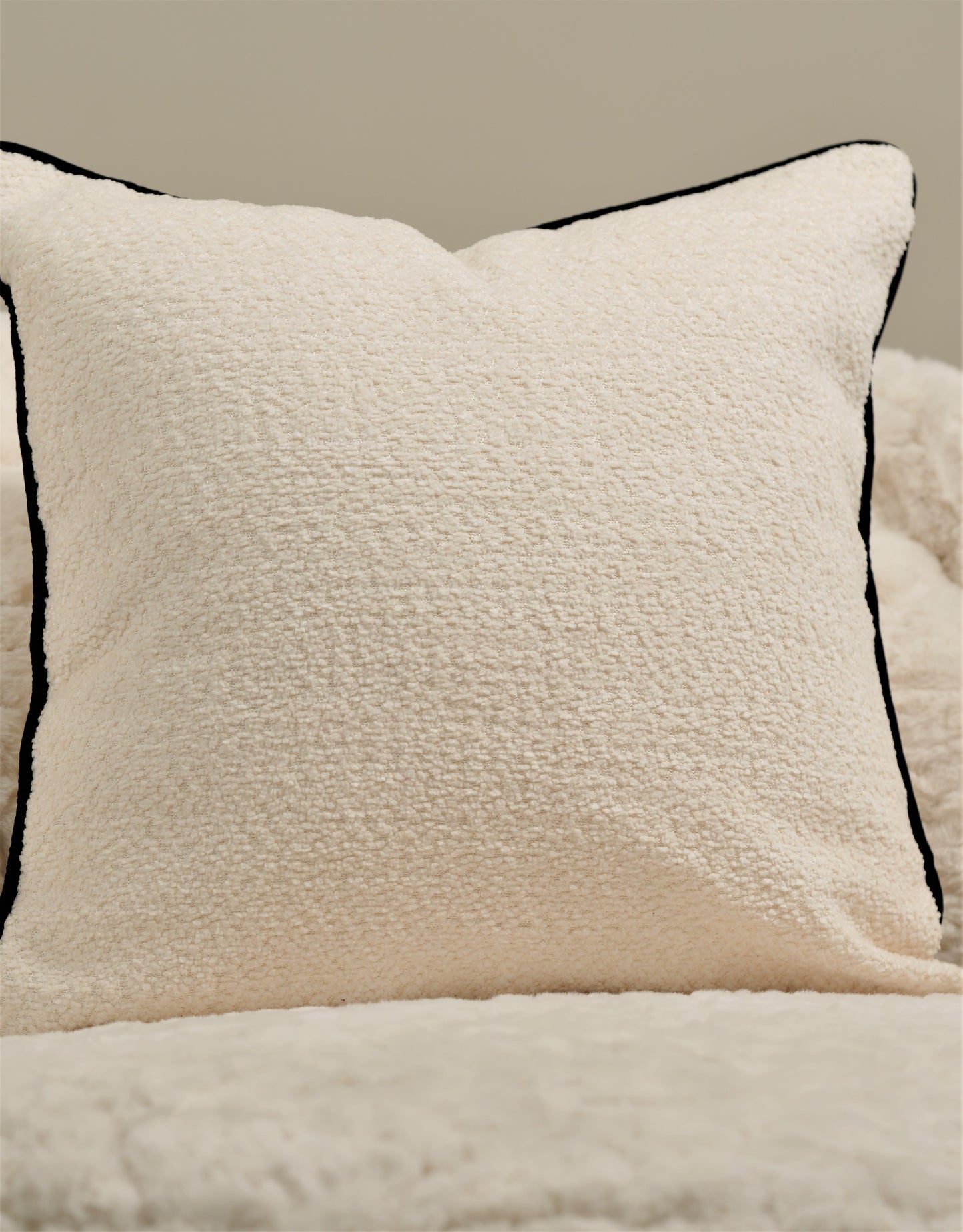 Teddy white cushion