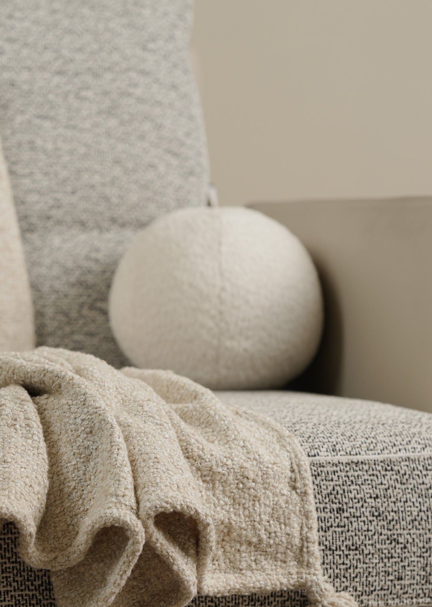 Orb cushion -white