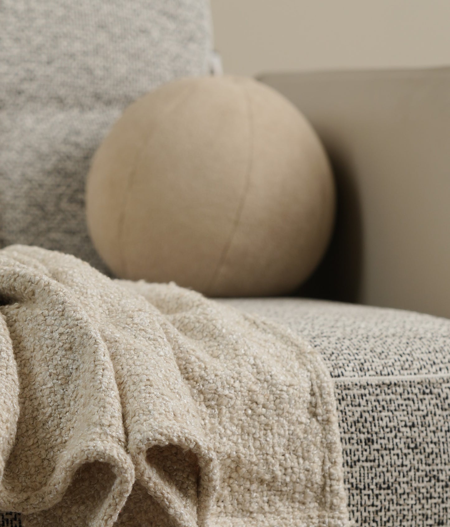 Orb cushion-beige